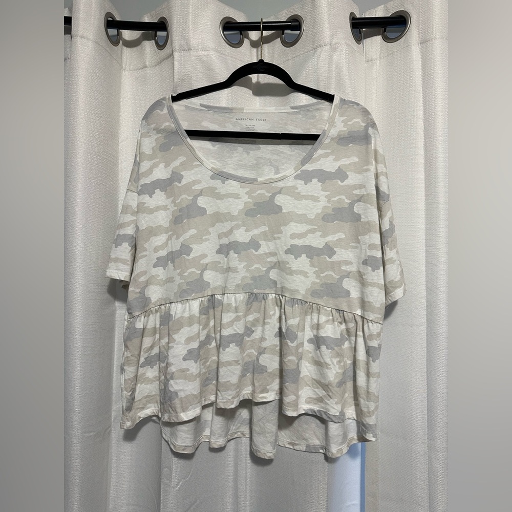 American Eagle flowy camo crop top